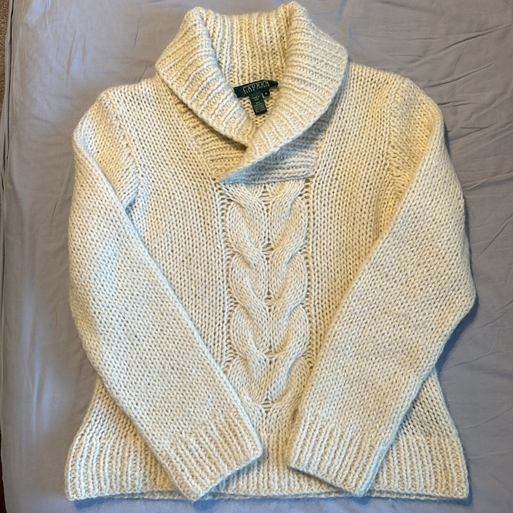 Ralph Lauren sweater size m.
